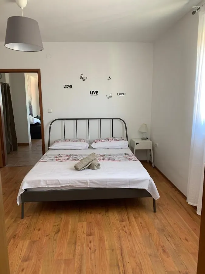 Apartmani Maksan Pakoštane Lejlighed